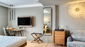 Bob W Athens Eolou