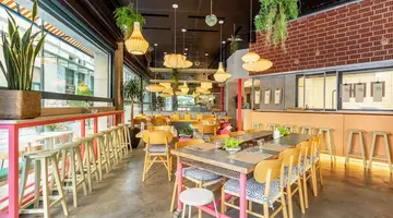 Bob W Athens Eolou