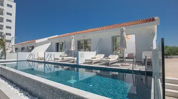 BOHEMIAN GARDENS HOTEL