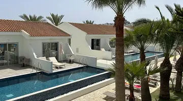BOHEMIAN GARDENS HOTEL