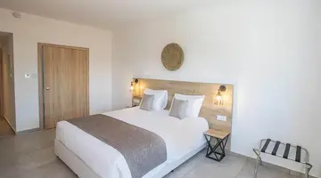 BOHEMIAN GARDENS HOTEL