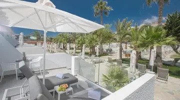 BOHEMIAN GARDENS HOTEL