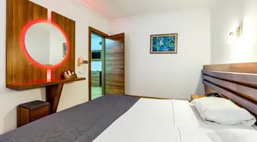 Bonapart Sealine Hotel