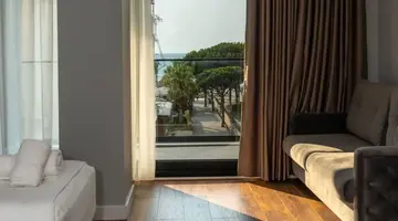 Bounty Hotel