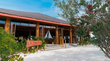 BRENNIA KOTTEFARU MALDIVES