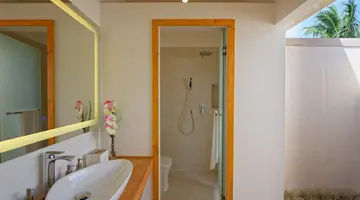 BRENNIA KOTTEFARU MALDIVES