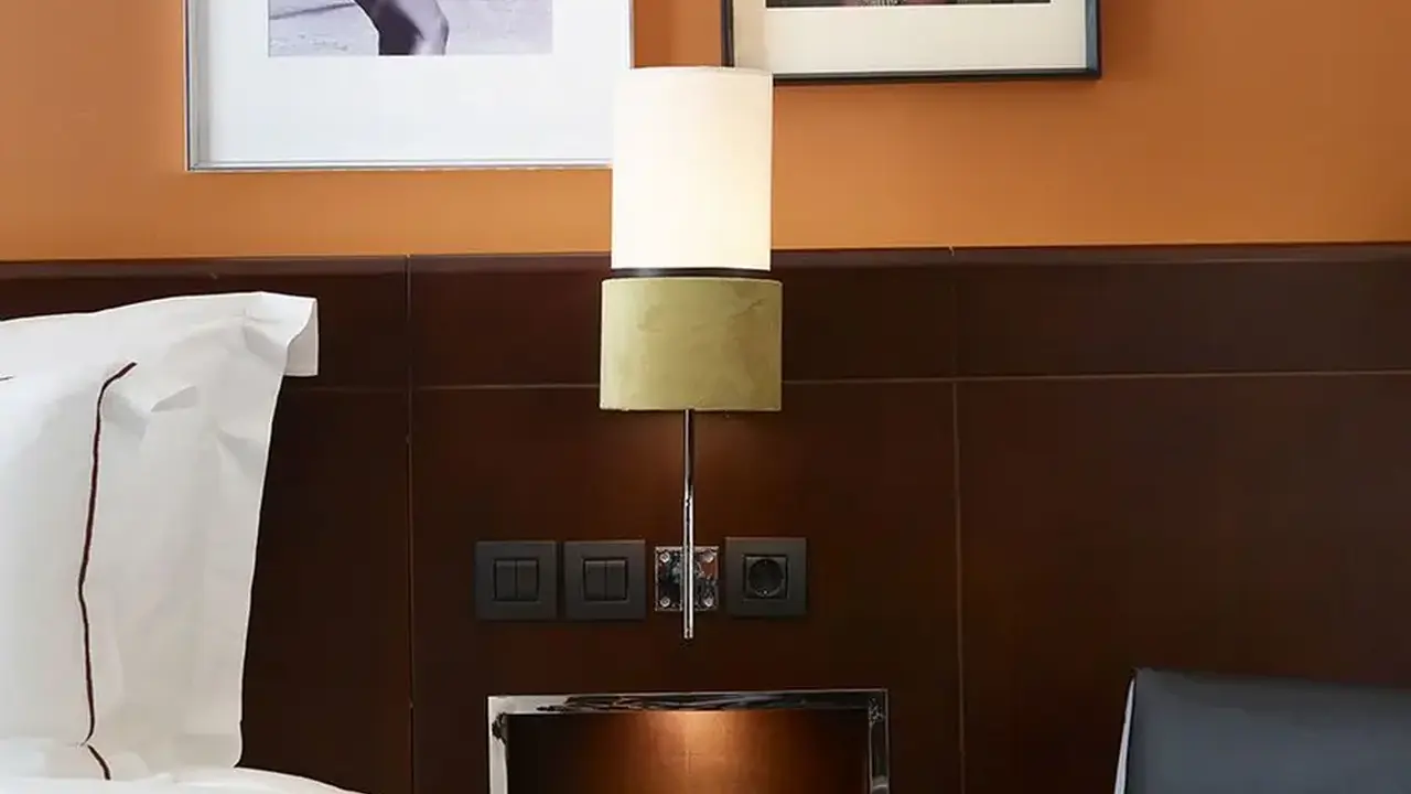Brown Acropol
