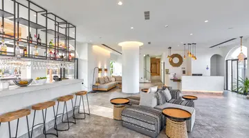 Cabana Blu Hotel & Suites