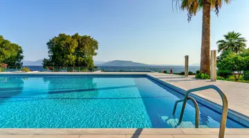 Calamos Beach Family Club Hotel