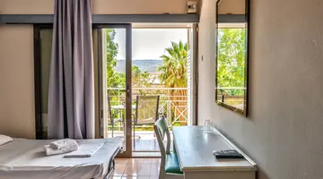 Calamos Beach Family Club Hotel