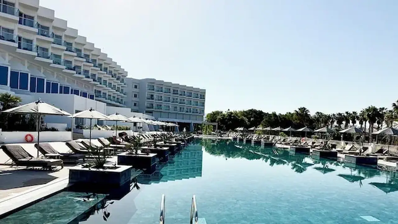 Cali Resort & Spa by Louis Hotels