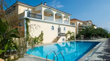 California Beach Hotel - Adults Only