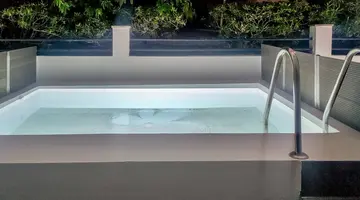 California Beach Hotel