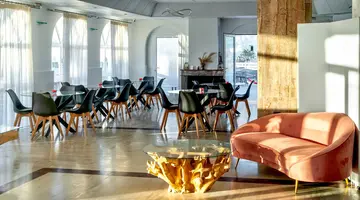 California Beach Hotel