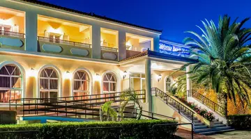 California Beach Hotel