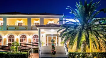 California Beach Hotel