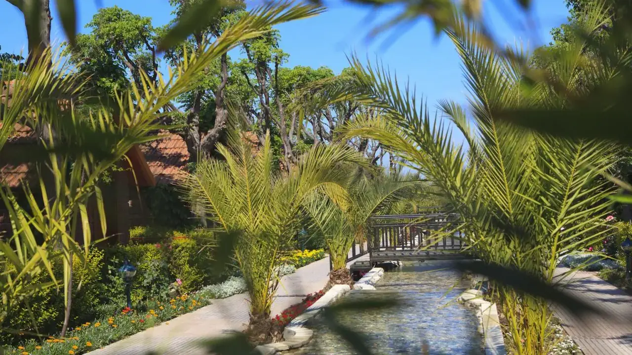 CAN GARDEN BEACH