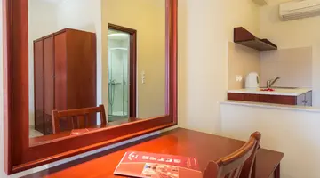 Canadian Hotel