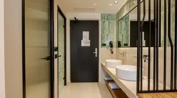 Canadian Hotel