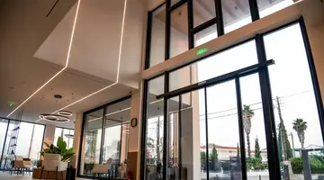 Canadian Hotel