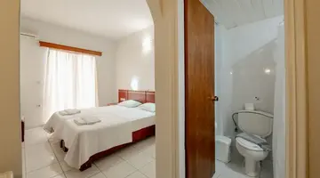 Canadian Hotel