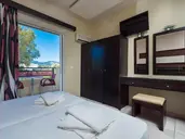Canadian Hotel