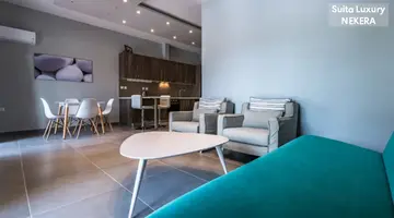 Canadian Hotel