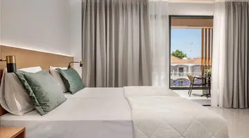 Canadian Hotel