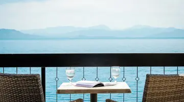 Canvas by Mitsis Belvedere