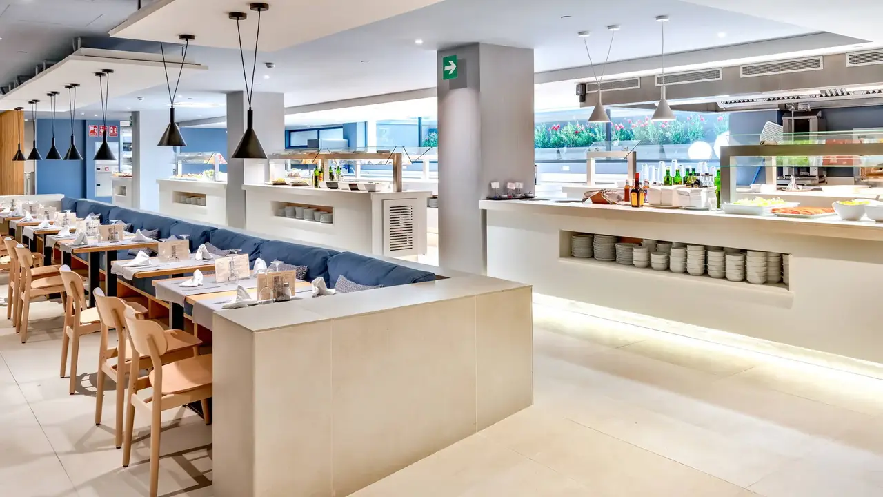 Caprici Beach Hotel & Spa