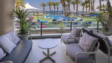 CAPRICI BEACH HOTEL & SPA