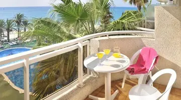 CAPRICI BEACH HOTEL & SPA