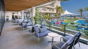 CAPRICI BEACH HOTEL & SPA