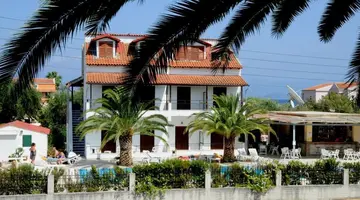 Captain s Studios Apartments