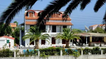 Captain s Studios Apartments