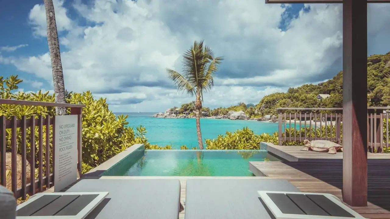Carana Beach Hotel