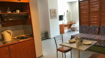 Caravel Apartment Hotel