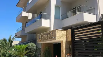 Caravel Apartment Hotel