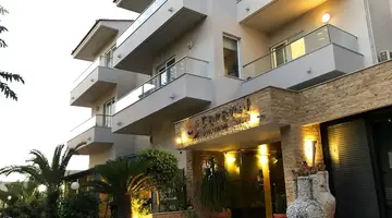 Caravel Apartment Hotel