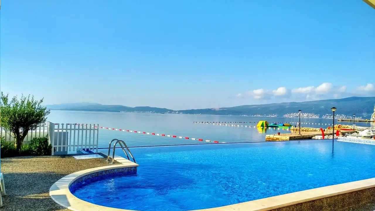 Carine Hotel Delfin