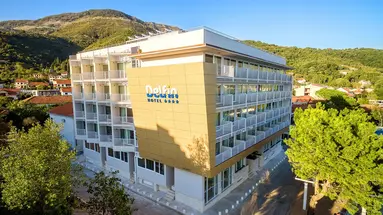 Carine Hotel Delfin