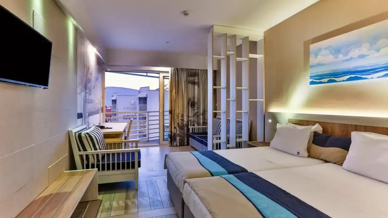 Carine Hotel Delfin