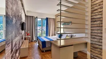 Carine Hotel Delfin