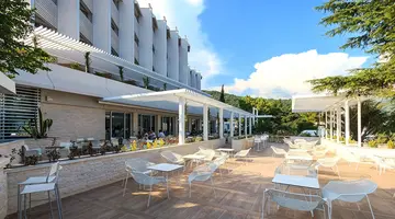Carine Hotel Delfin