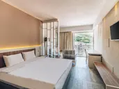 Carine Hotel Delfin