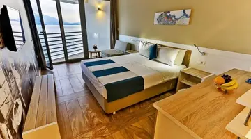 Carine Hotel Delfin