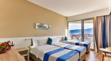 Carine Hotel Delfin