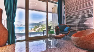 Carine Hotel Kumbor Superior
