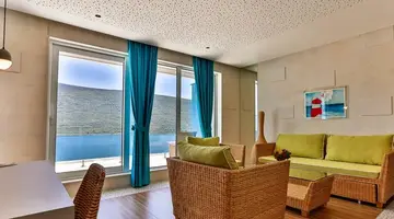 Carine Hotel Kumbor Superior