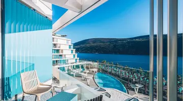 Carine Hotel Kumbor Superior